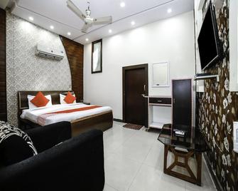 OYO 28071 Hotel Prakash Regency - Jhānsi - Bedroom