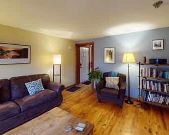 Wonderful Condo in Scenic Downtown Jackson Hole! - Jackson - Living room