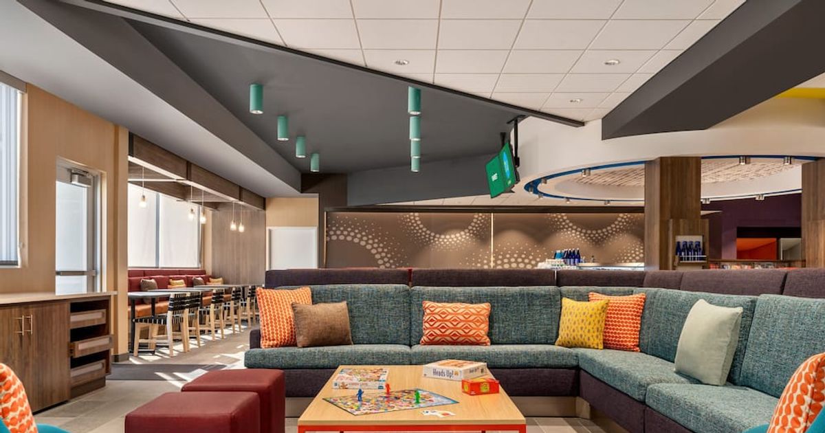 Tru by Hilton Albany Airport from $106. Albany Hotel Deals & Reviews - KAYAK