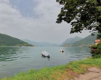Penthouse Iseo Lake View - Free Wi-Fi And Private Parking Included - Sale Marasino