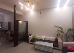 4 bhk independent Villa - Vadodara - Sala de estar