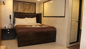 Hotel Qamar - Mumbai - Bedroom