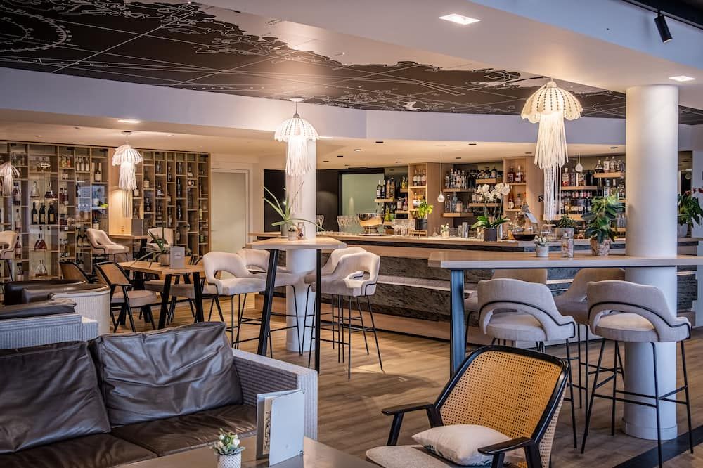 هوستيليري بوينت سان ماثيو