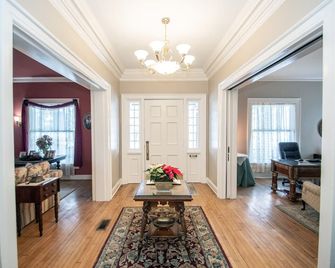 Looking Glass Inn - אינדיאנאפוליס - סלון