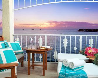 Ocean Key Resort & Spa, a Noble House Resort - קי ווסט - מרפסת