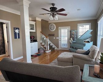 2 Family Lakefront Home on Big Water in Gilbert - Families & Pets Welcome - Gilbert - Sala de estar