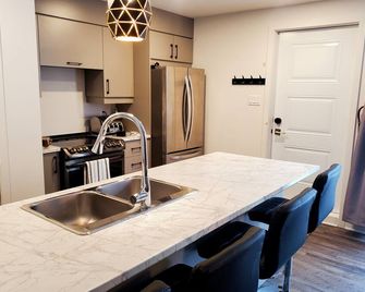 Magnifique appartement complet près de Montreal - Longueuil - Kitchen