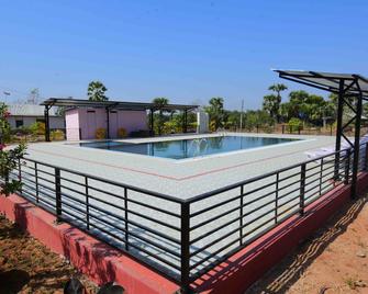 Royal Palace Hotel - Magwe - Pool