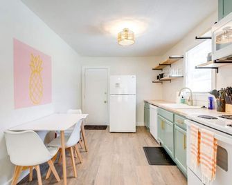 Boho Boro 1 bath 2 bed 3 min to MTSU - Murfreesboro - Kitchen