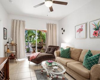 September Special - 10% off Any Stay in Sept! - Marco Island - Living room