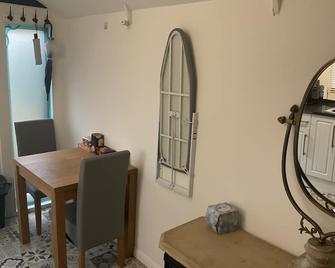 Private apartment with en-suite - Bournemouth - Dining room