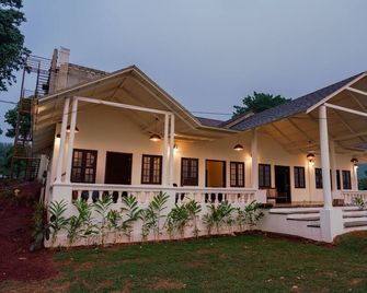 Secluza Resort - Chikamagalur - Building