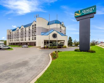 Quality Suites Milwaukee Airport - Milwaukee - Bygning