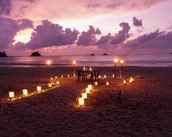 Nacpan Beach Glamping Managed by H Hospitality Group - El Nido - Ranta