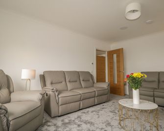 15 Waters Edge - Banff - Living room