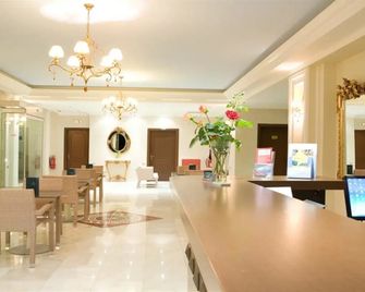 Royal Nidri Hotel & Apartments - Nydri - Lobby