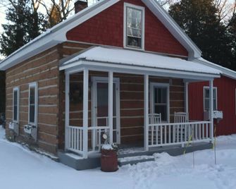 Historic Log Cabin by the Bay (Lake Views) - Ellison Bay - Edificio