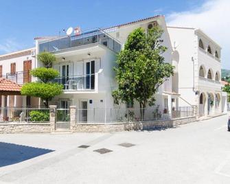 Apartments & Rooms Barisic - Kupari - Building