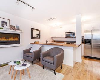 The View - relax in the heart of Whitehorse - Whitehorse - Living room