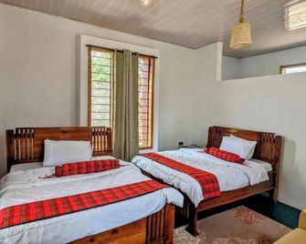 Double G safaris and Camp Mikumi - Mikumi