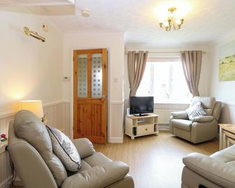 Breydon Cottage - Great Yarmouth - Living room