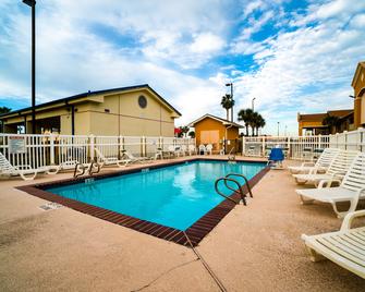 Island Inn By OYO Galveston Beach, Tx - Galveston - Pool