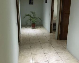 Manuel Antonio Hostel Resort - Manuel Antonio - Hallway