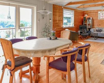 3 Bedroom Nice Home In Florø - Florø - Sala pranzo