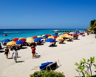 El Greco Resort - Montego Bay - Plaj
