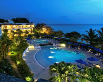 Beach View Hotel - Saint James - בריכה