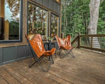 Brand New Relaxing Mountain Retreat - Talking Rock - Patio