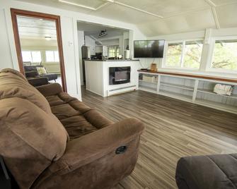 Ithaca Boat House - Ithaca - Living room