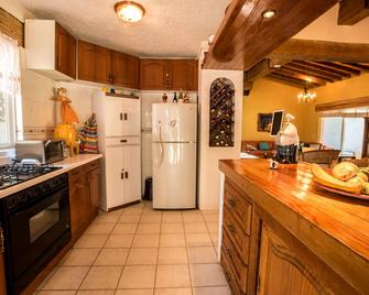 Country house with 2,500m of garden and playground - Papalotla - Kitchen