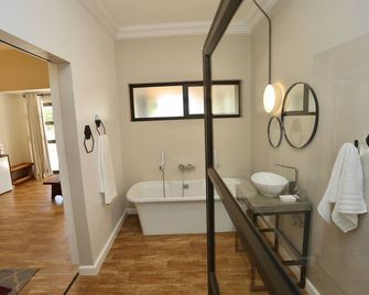 Boutique Guesthouse Mariental - Mariental - Bathroom