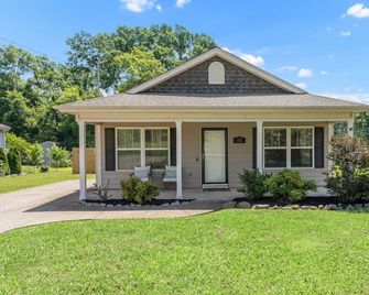 Walnut St, Charming, 3bed, 2bath - Spring Hill