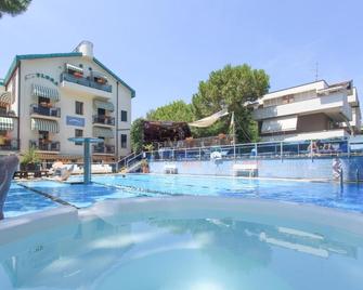Hotel Flora - Milano Marittima - Pool