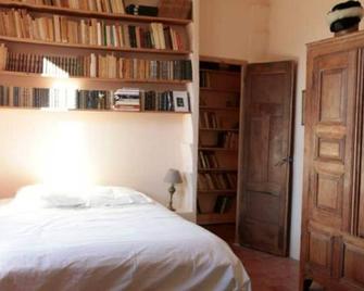 Ferme des Templiers at the foot of Sainte Victoire - Beaurecueil - Sypialnia