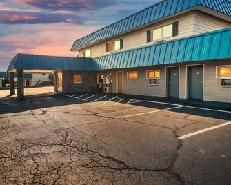 Days Inn by Wyndham Moosic - Moosic - Gebouw