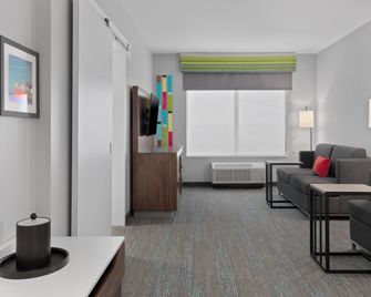 Hampton Inn by Hilton Saline - Saline - Wohnzimmer