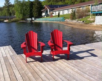 Algonquin Lakeside Inn - Dwight