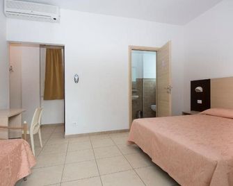Hotel Nettuno - Misano Adriatico - Bedroom