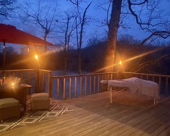 Shipp's Landing-Cozy Secluded Retreat on the Water - Hardy