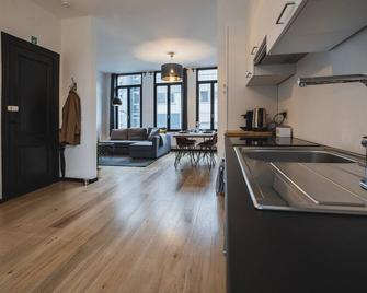 Cozy 1-BR Antwerp Gem + Free parking - Antwerp - Kitchen