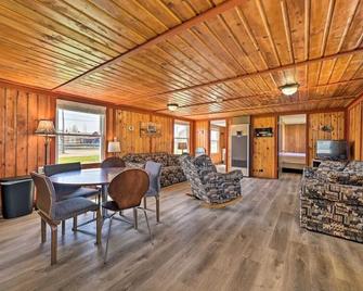 Large Cabin: Steps To The Lake! Pet Friendly! - Houghton Lake - Dining room