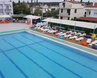 Geyikli Aqua Otel - Ezine - Piscina
