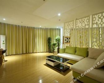 Vatica Rizhao Yanzhou Road Jinhai Road Hotel - Rizhao - Obývací pokoj