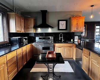 Remote Mountain Cabin Amazing Views,fitness Gym , Wifi, Above Glenwood Springs - Glenwood Springs - Kitchen