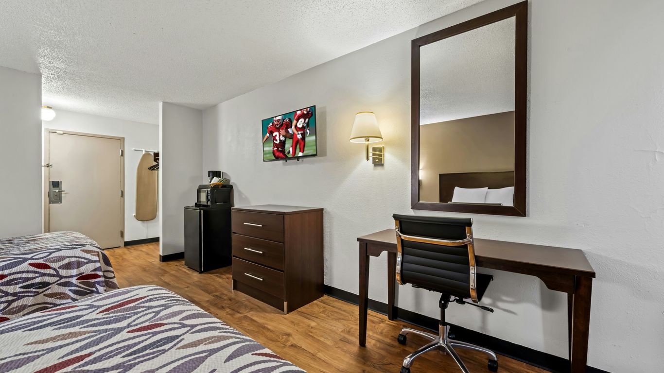 เรดรูฟอินน์ ชาร์ล็อต - มหาวิทยาลัย