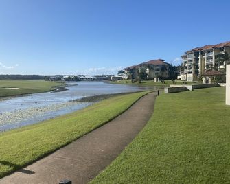 Pelican Waters Resort One Bedroom Apartm - Pelican Waters - Vista del exterior