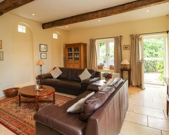 Old Coach House - Shrewsbury - Living room